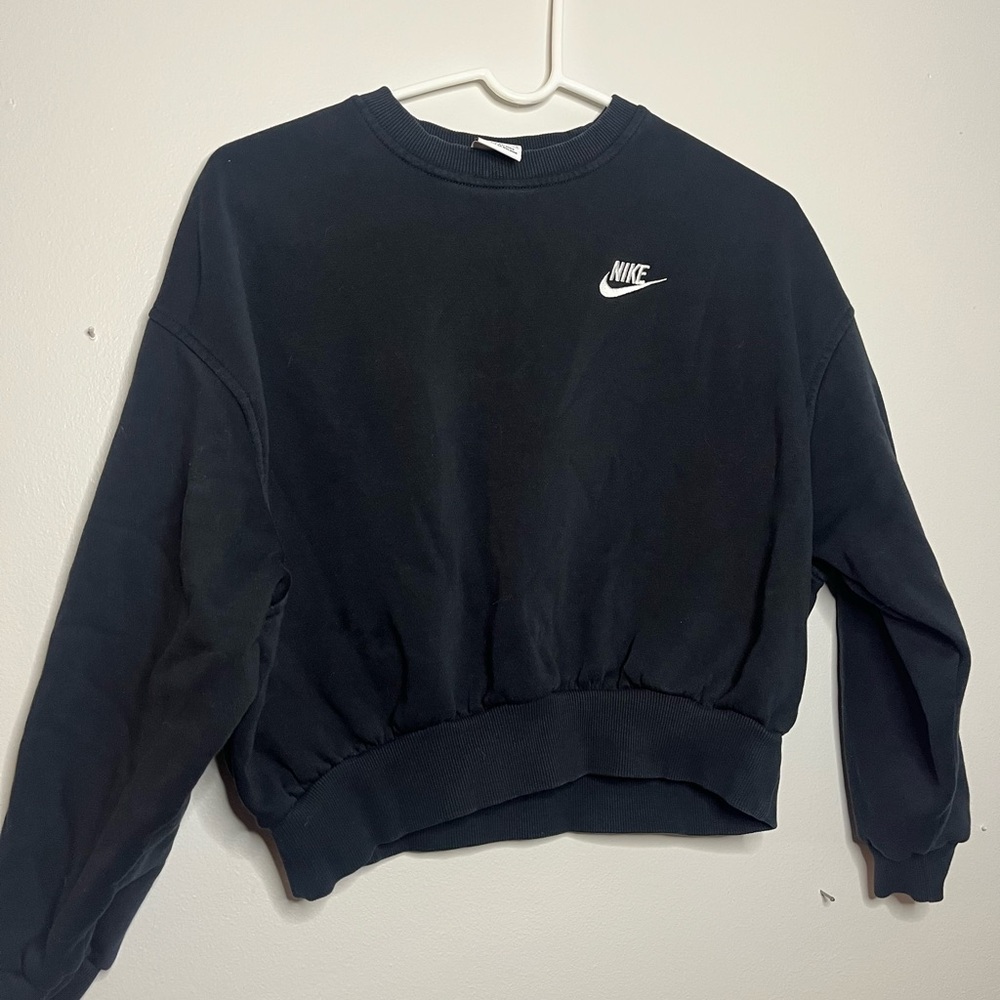 Nike Women's Classic Black Crewneck Sweatshirt